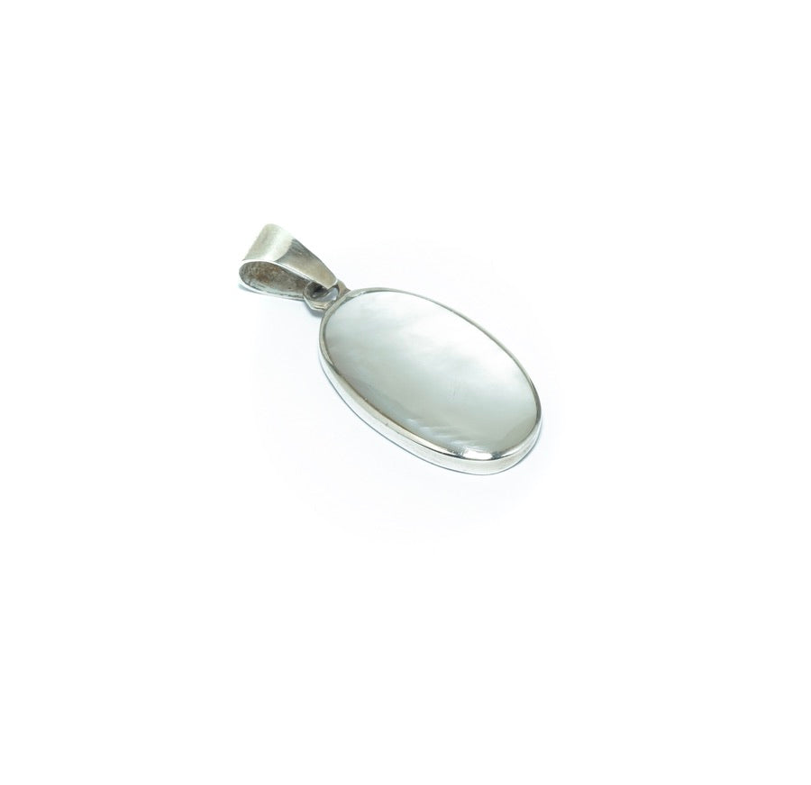 Mother of Pearl luxury oval solid silver pendant - ITIncanTraditional