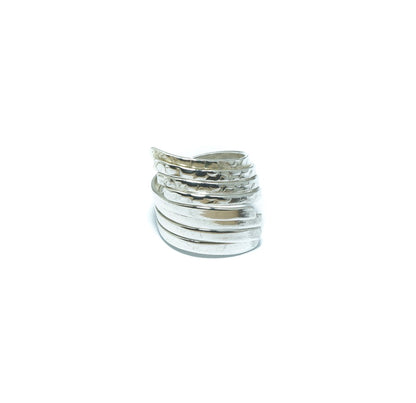 Luxury silver solid ring with twisted patterns - ITIncanTraditional