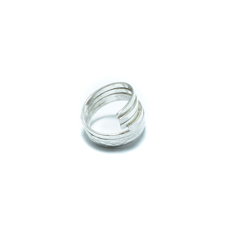 Luxury silver solid ring with twisted patterns - ITIncanTraditional