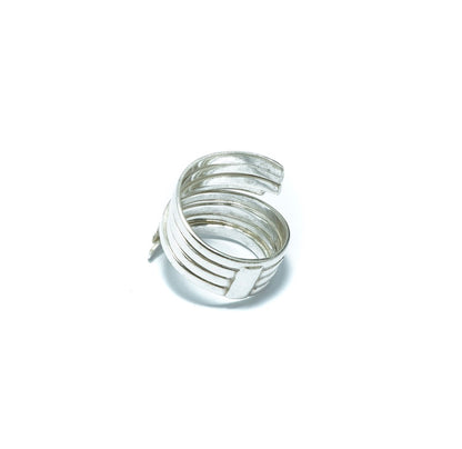 Luxury silver solid ring with twisted patterns - ITIncanTraditional