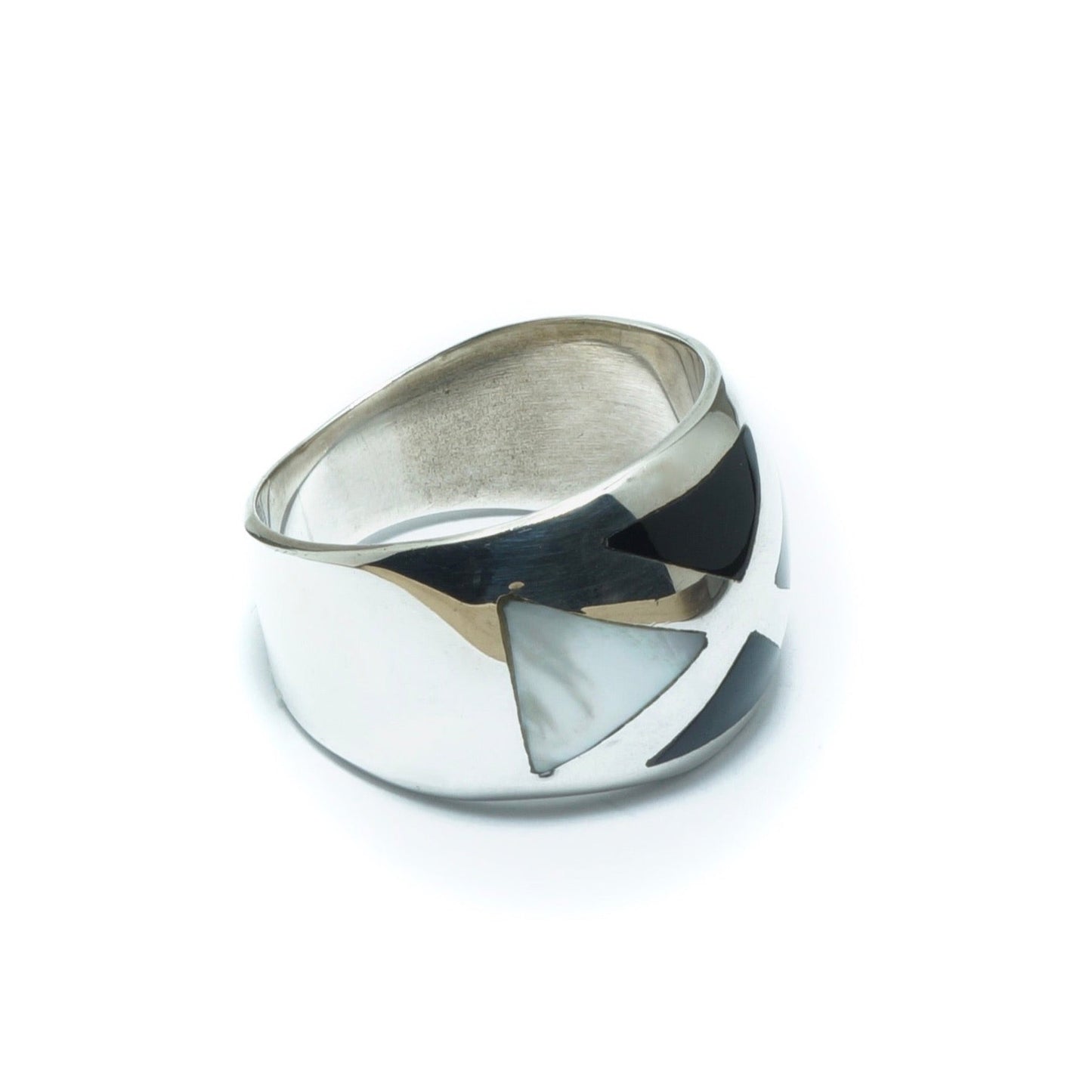 Mother of Pearl luxury solid silver ring with Onyx - ITIncanTraditional