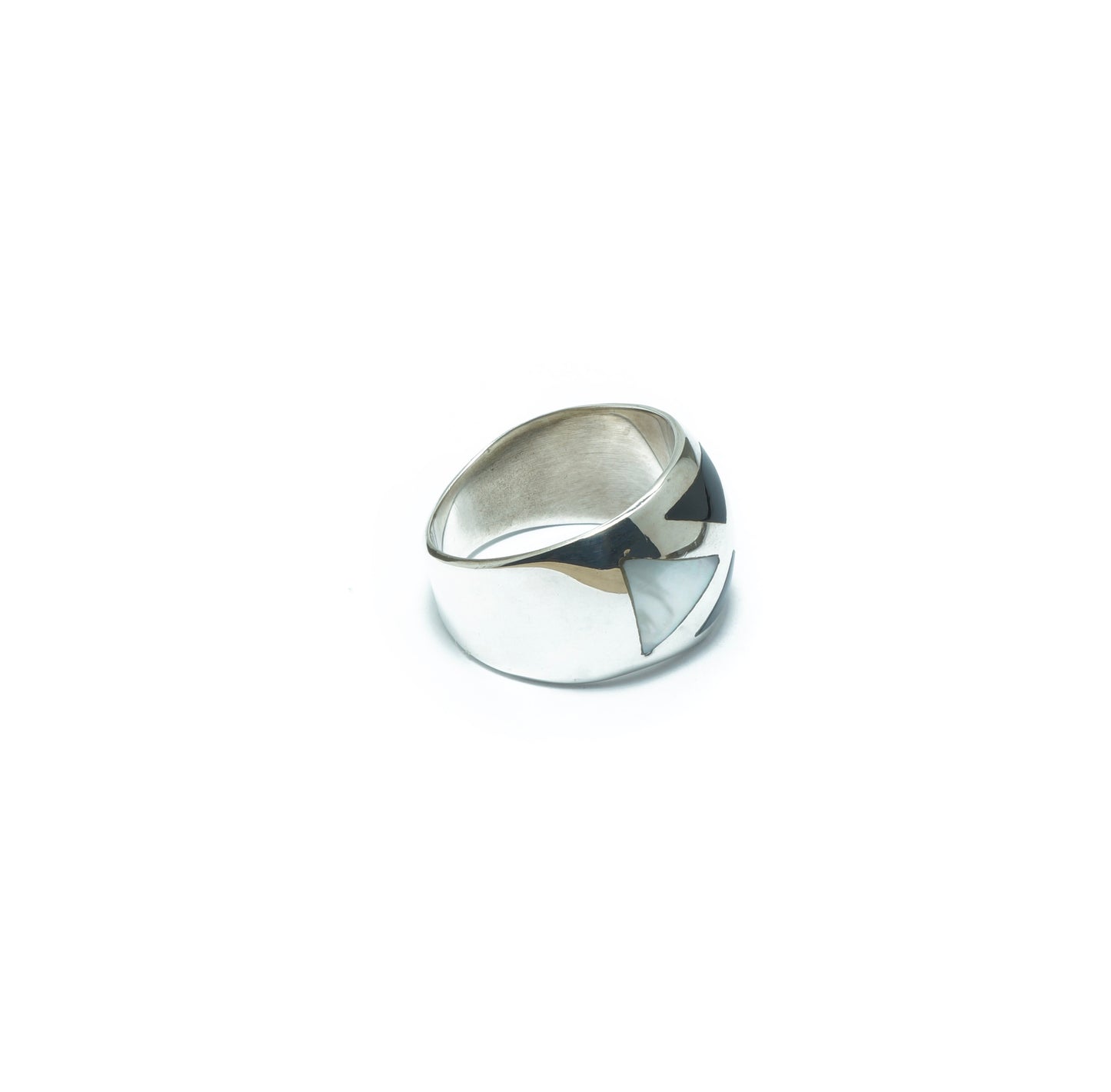 Mother of Pearl luxury solid silver ring with Onyx - ITIncanTraditional