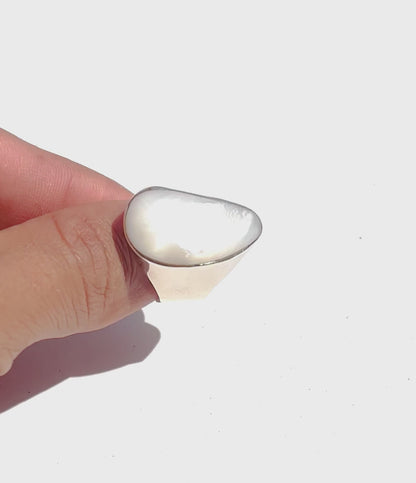 Mother or Pearl design solid silver ring